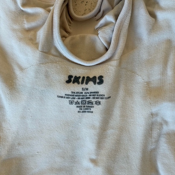 SKIMS SCULPTING BODYSUIT MID THIGH W. OPEN GUSSET | SAND - Picture 4 of 7